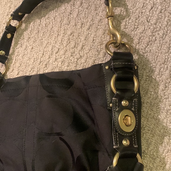 COACH Carly Signature Med Purse 10619 - Picture 4 of 4